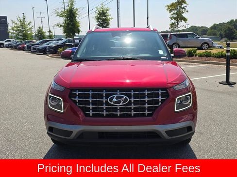 Certified 2025 Hyundai Venue Limited FWD image 8