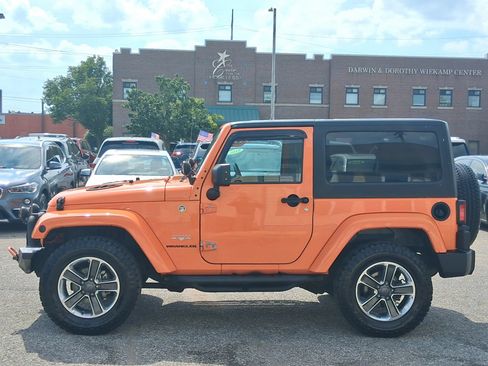Used 2012 Jeep Wrangler Sahara w/ Dual Top Group AWD/4WD image 19