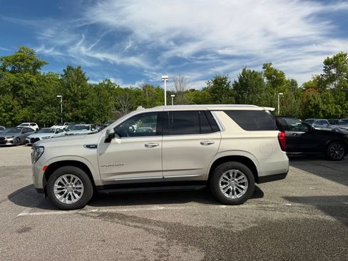 Used 2021 GMC Yukon SLT w/ SLT Premium Package AWD/4WD image 4