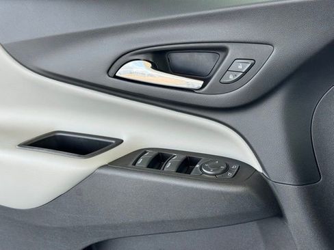 Used 2022 Chevrolet Equinox LS image 33