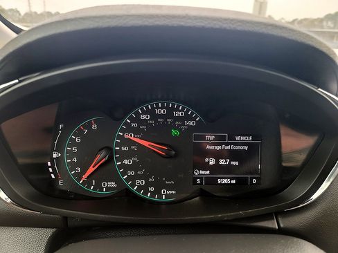 Used 2021 Chevrolet Trax LT w/ LT Convenience Package image 29