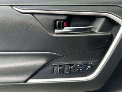 Certified 2022 Toyota RAV4 XLE w/ Convenience Package FWD image 12