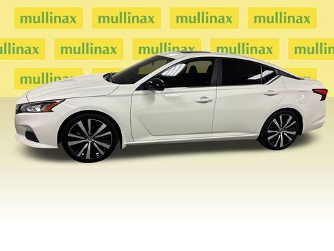 Used 2020 Nissan Altima 2.5 SR w/ Premium Package FWD image 9