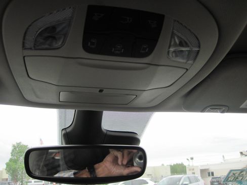 Used 2024 Chrysler Pacifica Touring-L FWD image 17