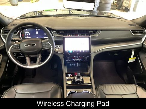 New 2025 Jeep Grand Cherokee Limited w/ Luxury Tech Group II image 15