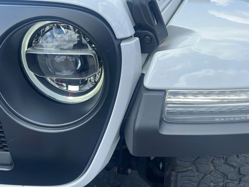 Used 2021 Jeep Wrangler Unlimited Rubicon AWD/4WD image 11