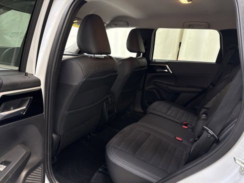 Used 2023 Mitsubishi Outlander SE image 14