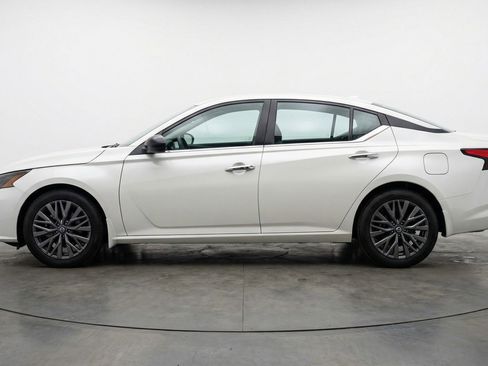 Used 2025 Nissan Altima 2.5 SV image 5