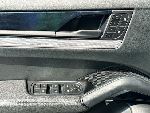 Certified 2024 Porsche Cayenne Coupe AWD/4WD image 20