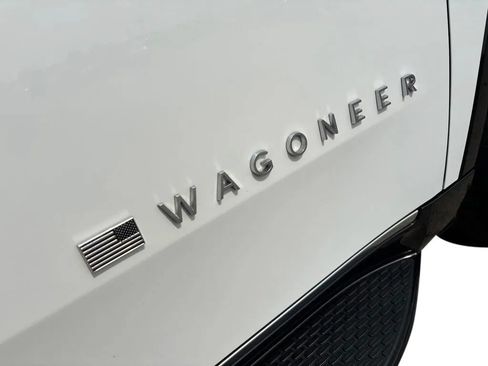 Used 2024 Jeep Wagoneer Series II w/ Flexible Seating Group AWD/4WD image 9