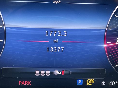 Used 2024 Mercedes-Benz GLC 300 4MATIC image 27