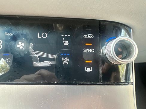 Certified 2026 Genesis GV70 2.5T Advanced AWD/4WD image 20