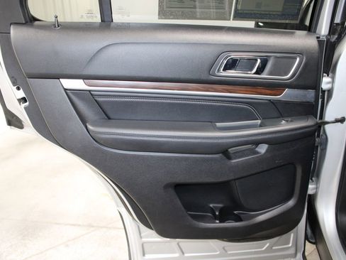 Used 2019 Ford Explorer Limited w/ Class III Trailer Tow Package image 23