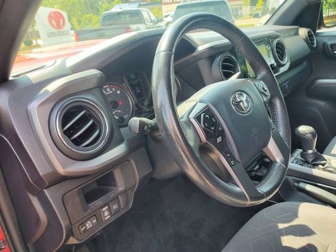 Used 2019 Toyota Tacoma TRD Sport AWD/4WD image 17