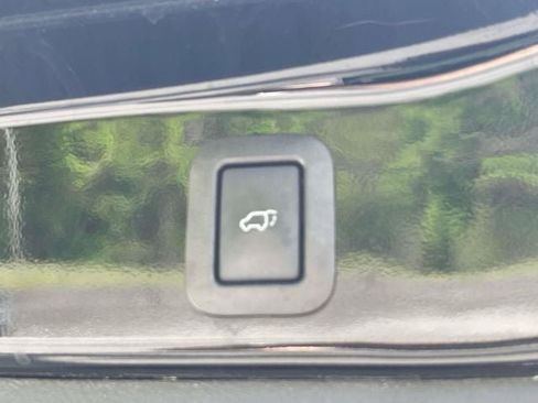 Used 2018 Toyota Highlander Plus AWD/4WD image 21