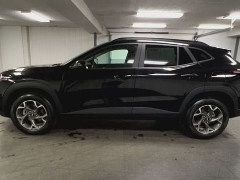 Certified 2025 Chevrolet Trax LT w/ LT Convenience Package image 5