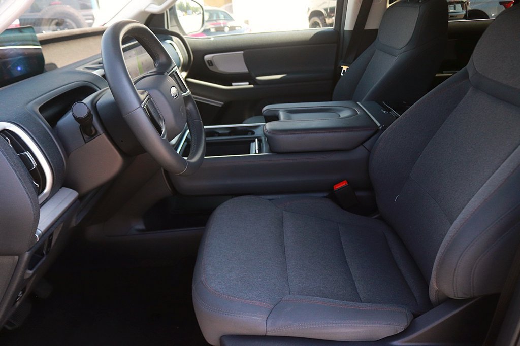 Used 2025 Ford Expedition Active RWD image 13