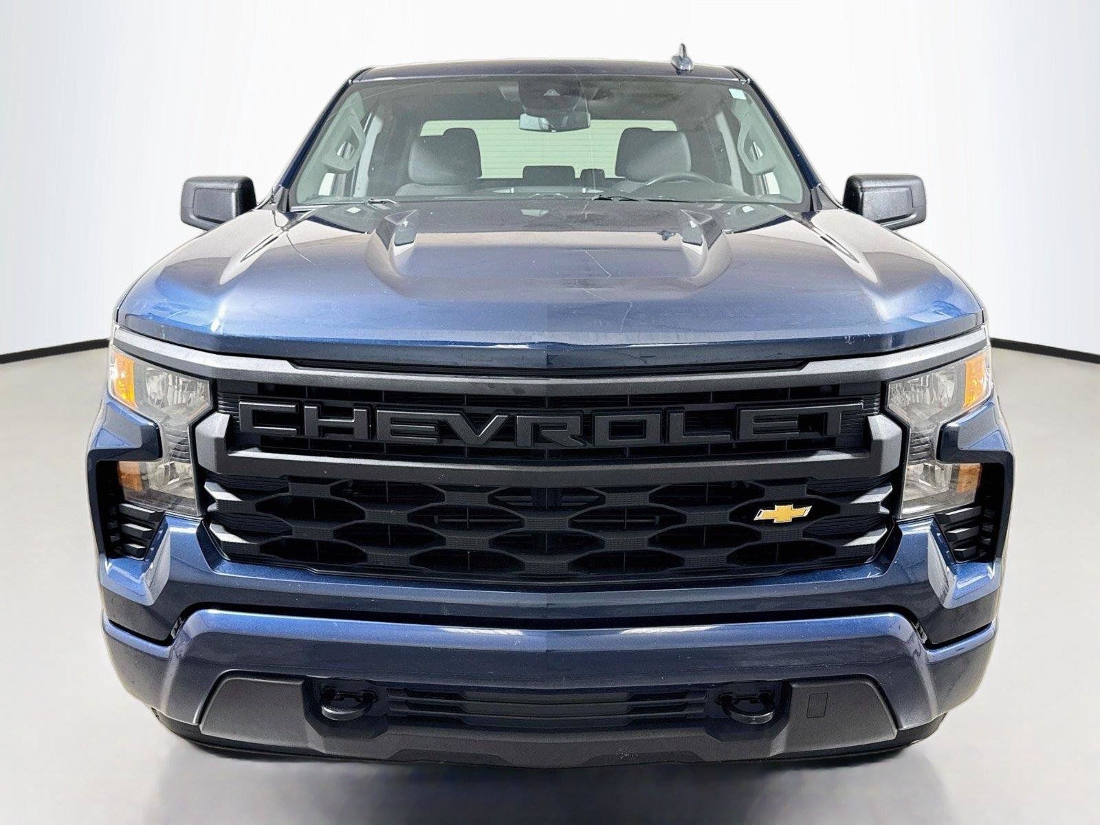 Used 2023 Chevrolet Silverado 1500 Custom AWD/4WD image 2