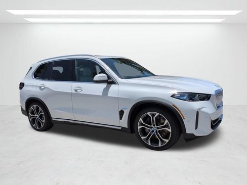 New 2026 BMW X5 xDrive50e w/ Climate Comfort Package AWD/4WD image 2