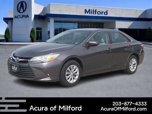 Used 2015 Toyota Camry LE FWD image 1