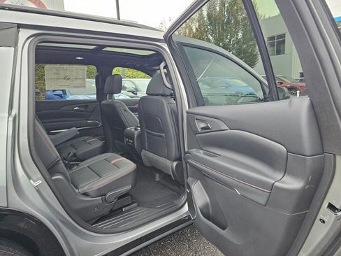 New 2026 Chevrolet Traverse RS w/ LPO, Floor Liner Package image 26