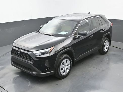 Used 2025 Toyota RAV4 LE AWD/4WD image 30