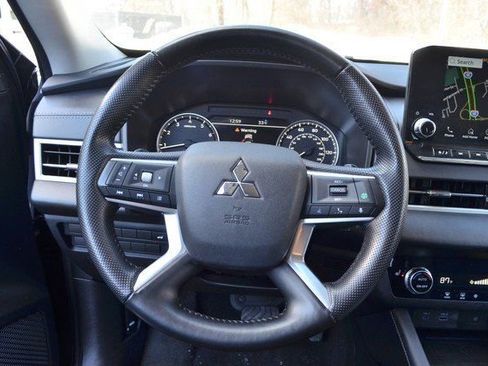 Used 2024 Mitsubishi Outlander SE image 17