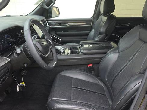 Used 2022 Jeep Wagoneer Series III w/ Convenience Group I AWD/4WD image 5