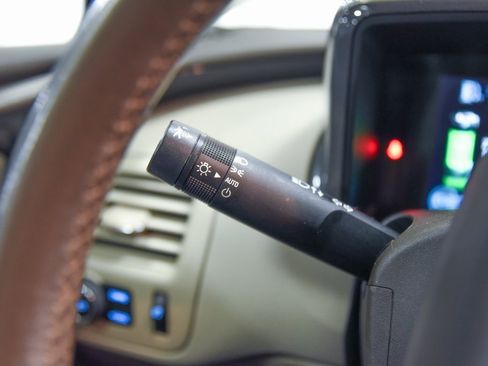 Used 2014 Chevrolet Volt Premium w/ Premium Trim Package image 26