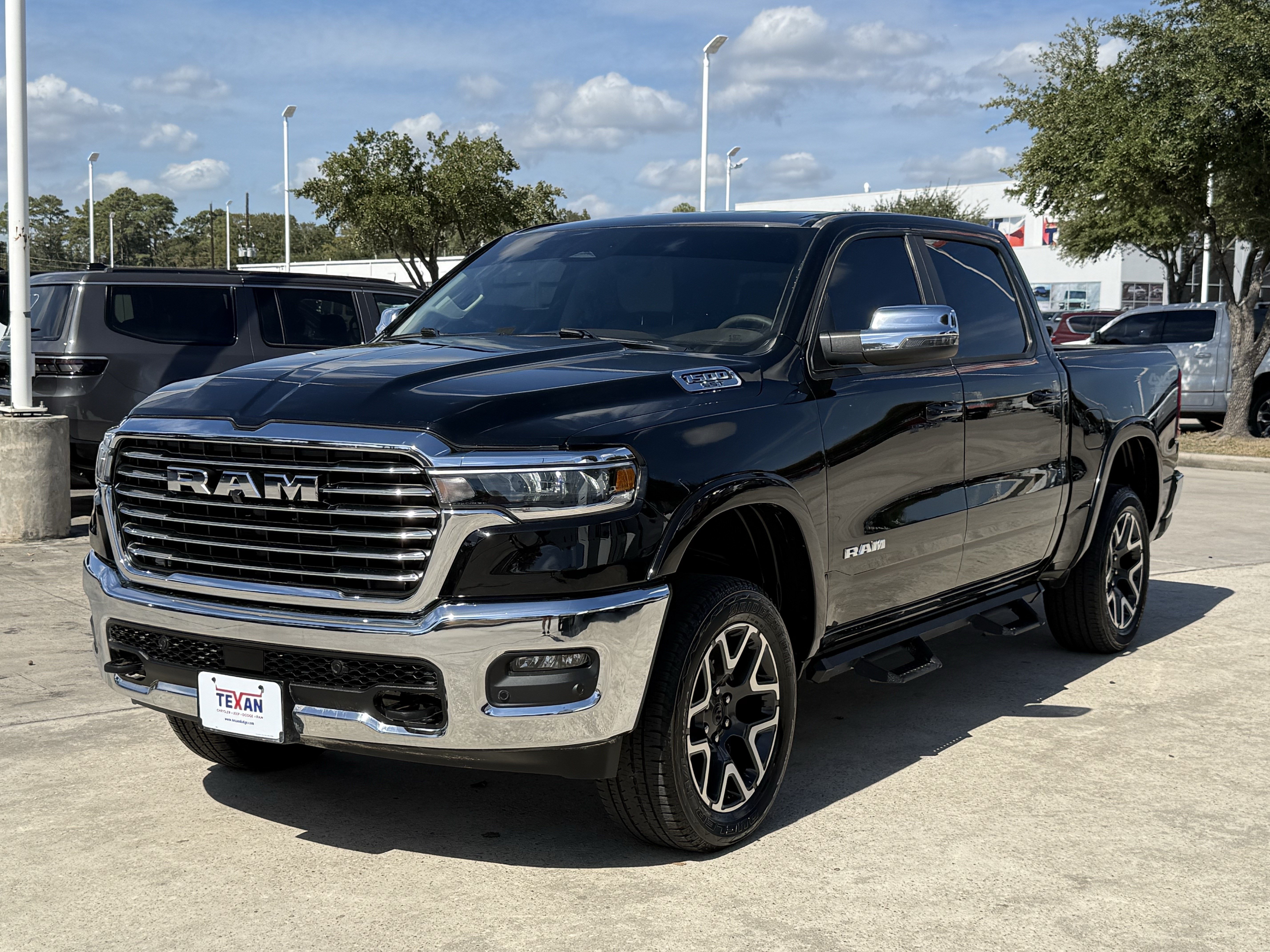 Used 2025 RAM 1500 Laramie w/ Off Road Group AWD/4WD image 10