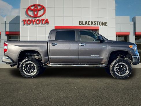 Used 2016 Toyota Tundra SR5 w/ SR5 Upgrade Package image 2