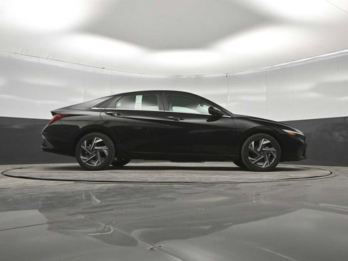 New 2026 Hyundai Elantra Limited FWD image 42