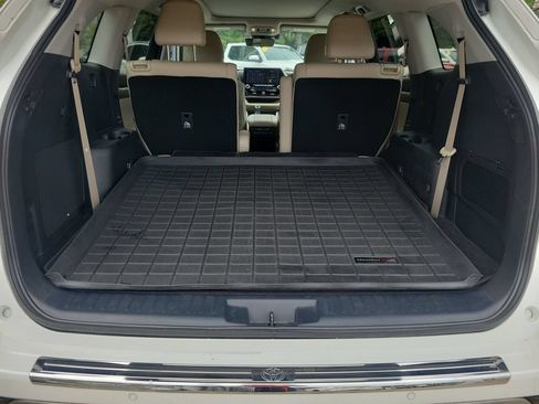 Used 2021 Toyota Highlander Platinum FWD image 38