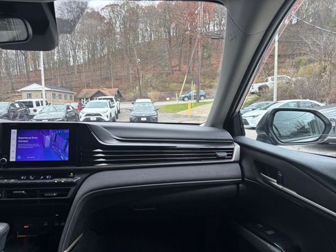 Used 2025 Toyota Camry LE image 34