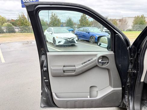 Used 2011 Nissan Xterra X AWD/4WD image 12