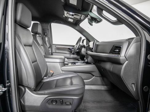 Used 2025 Chevrolet Suburban Z71 AWD/4WD image 9