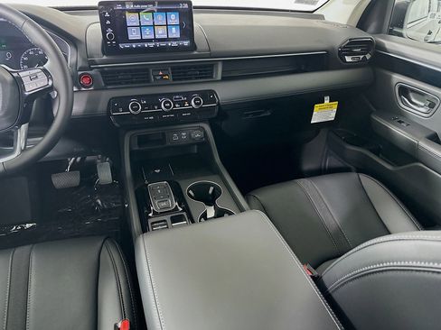 Certified 2025 Honda Pilot EX-L image 16