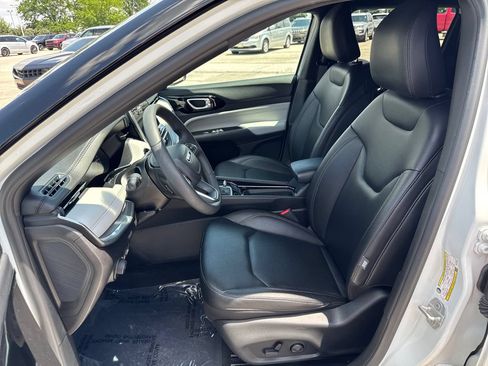 Certified 2024 Jeep Compass Limited AWD/4WD image 11