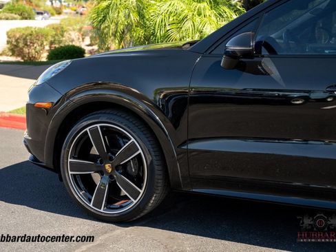 Used 2023 Porsche Cayenne Turbo AWD/4WD image 33