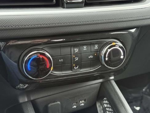 Used 2025 Chevrolet TrailBlazer LT image 24