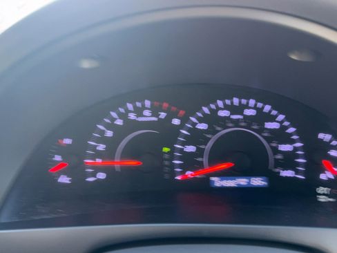 Used 2010 Toyota Camry LE image 11