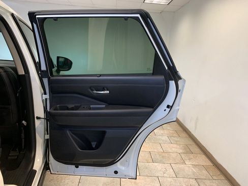 Used 2024 Nissan Pathfinder SL AWD/4WD image 43