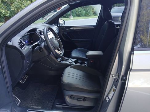 Used 2024 Volkswagen Tiguan SE R-Line AWD/4WD image 10