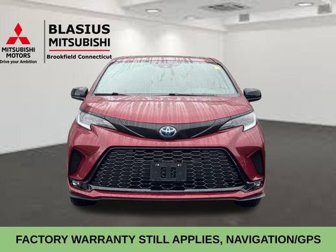 Used 2025 Toyota Sienna XSE w/ XSE Plus Package image 3