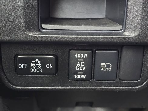 Used 2019 Toyota Tacoma TRD Off-Road w/ Technology Package AWD/4WD image 16