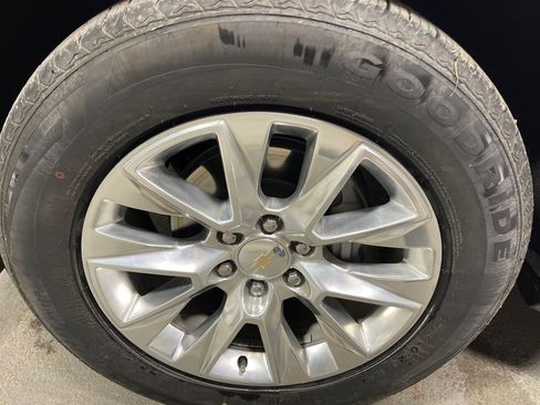 Used 2024 Chevrolet Suburban Premier image 43