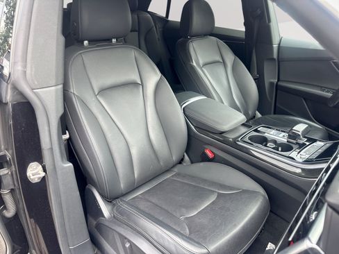 Used 2019 Audi Q8 Premium Plus AWD/4WD image 28