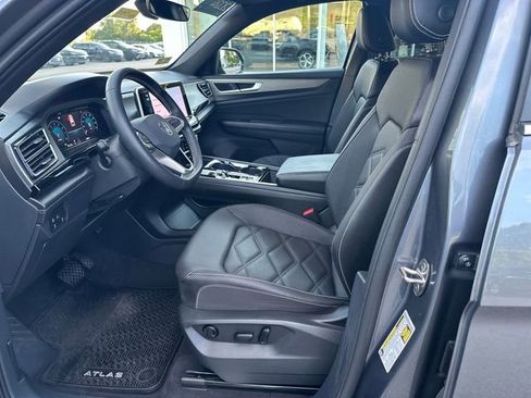 Used 2024 Volkswagen Atlas Cross Sport SE w/ Panoramic Sunroof Package AWD/4WD image 14
