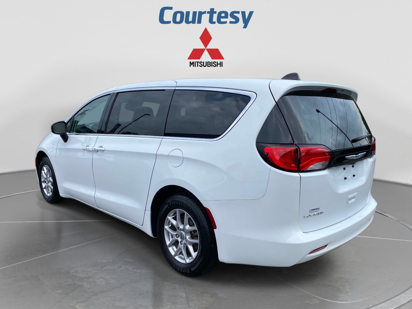 Used 2024 Chrysler Voyager LX FWD image 3