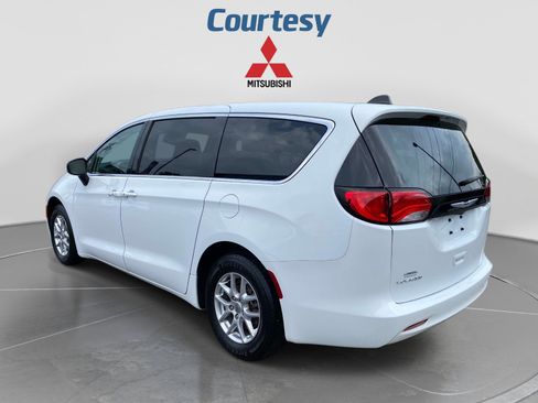 Used 2024 Chrysler Voyager LX FWD image 3